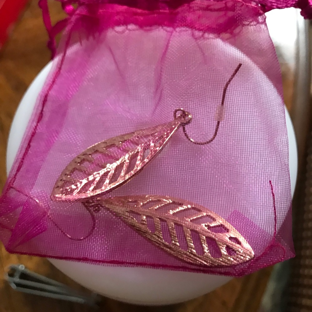 Leaf drop earrings